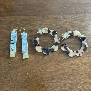 Bundle of 2in earrings